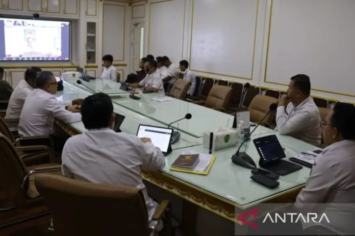 Minister Tito Karnavian led the working meeting via video conference