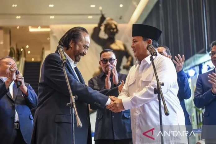 Prabowo Subianto (right), shakes hands with NasDem Party Chairman Surya Paloh (left) Prabowo Subianto (right), shakes hands with NasDem Party Chairman Surya Paloh (left)