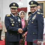 Air Marshal Mohammad Tonny Harjono shakes hands with outgoing KSAU Air Marshal Fadjar Prasetyo