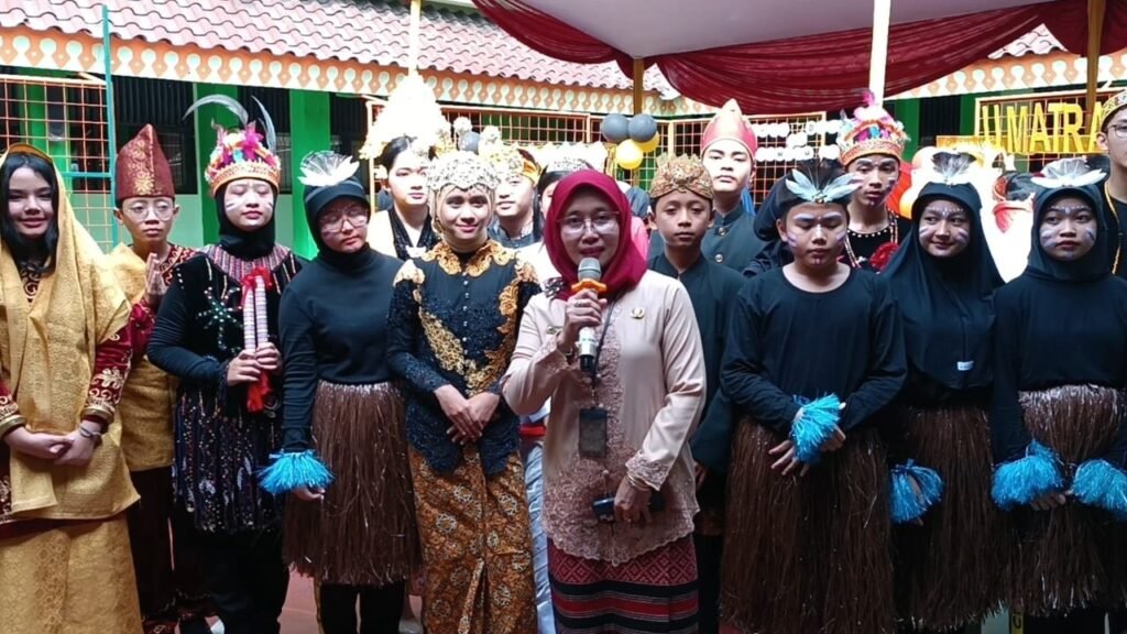 Head of SMPN 252 Jakarta Sri Hastati Fajar Asia, M.Pd.