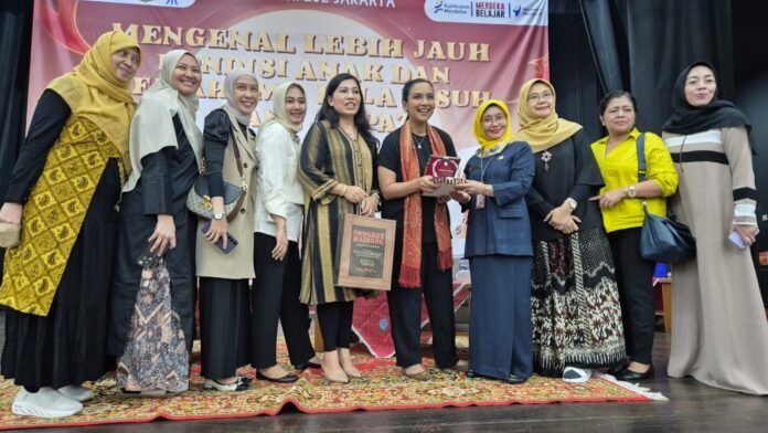 SMPN-252-Jakarta-Hosts-Parenting-Session-to-Address-Children's-Mental-Health