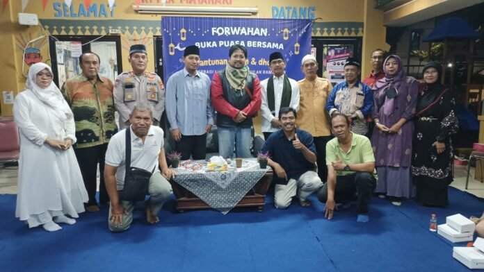 Breaking the fast together