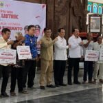 wheels-of-hope-in-old-age-president-prabowos-gift-to-an-elderly-pedicab-driver